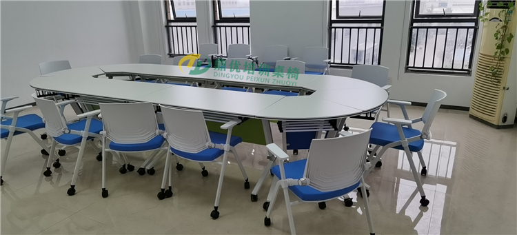 会议室椭圆形拼接桌椅案例