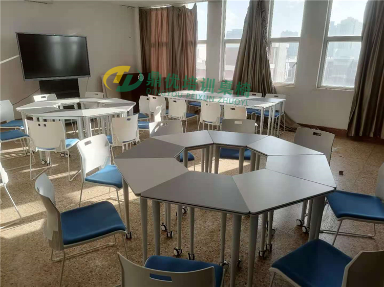 创客教室互动课桌椅案例