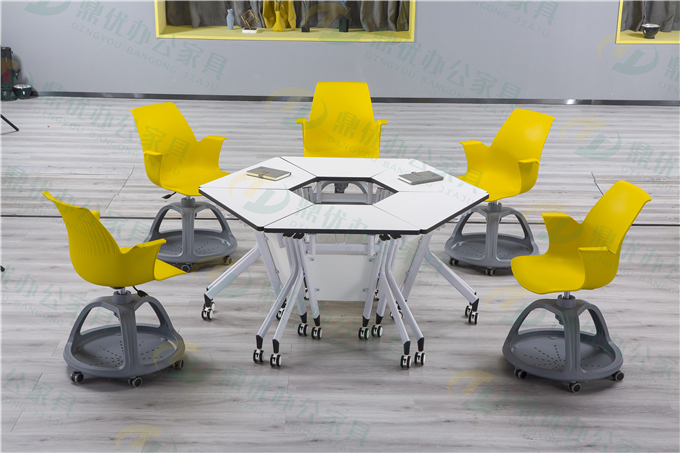研讨型智慧教室桌椅的设计符合人体工程学吗